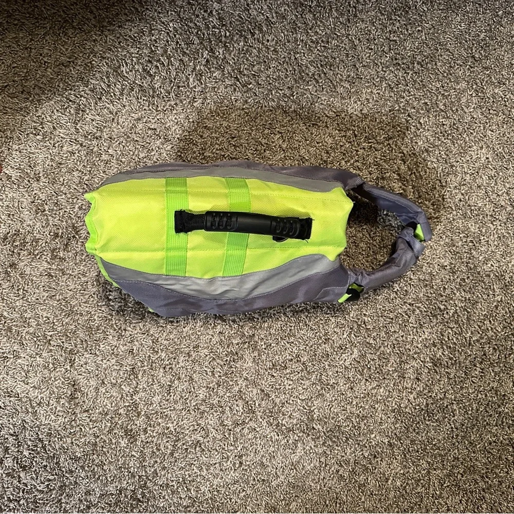 Dog life jacket size medium-Adjustable and rescue handle